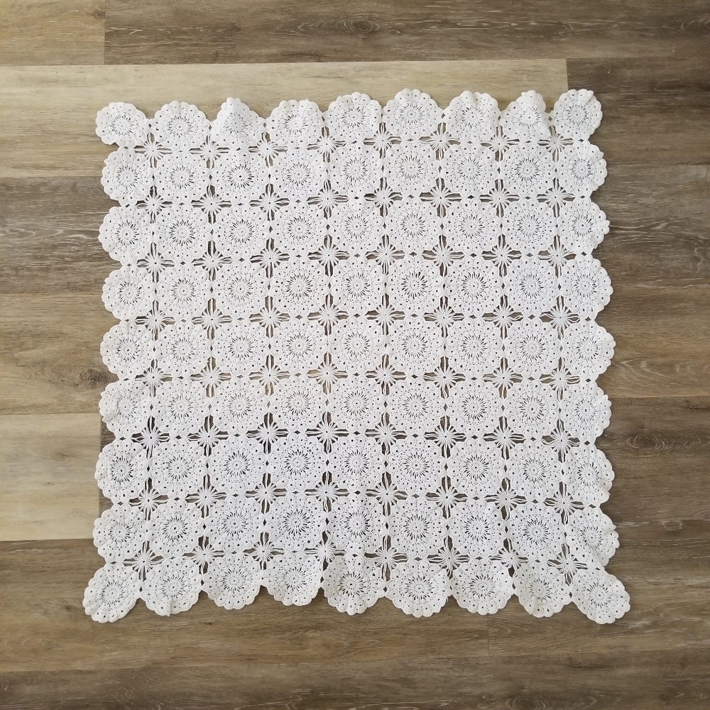 Vintage Handmade White Square Crochet Lace Table Cloth